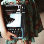 Recursos do Escritor 8: Lições sobre Escrita Criativa em ‘Uma máquina de escrever azul’