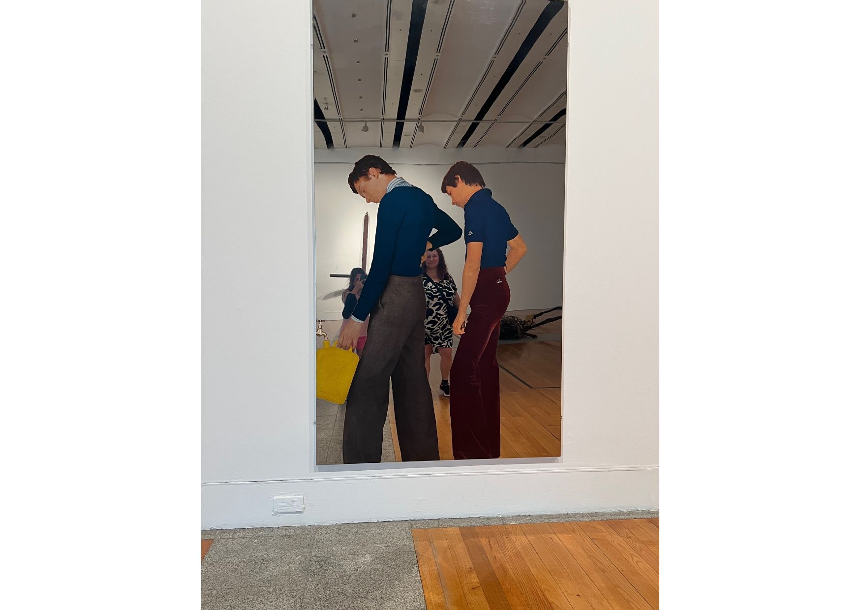 A brincar num museu.